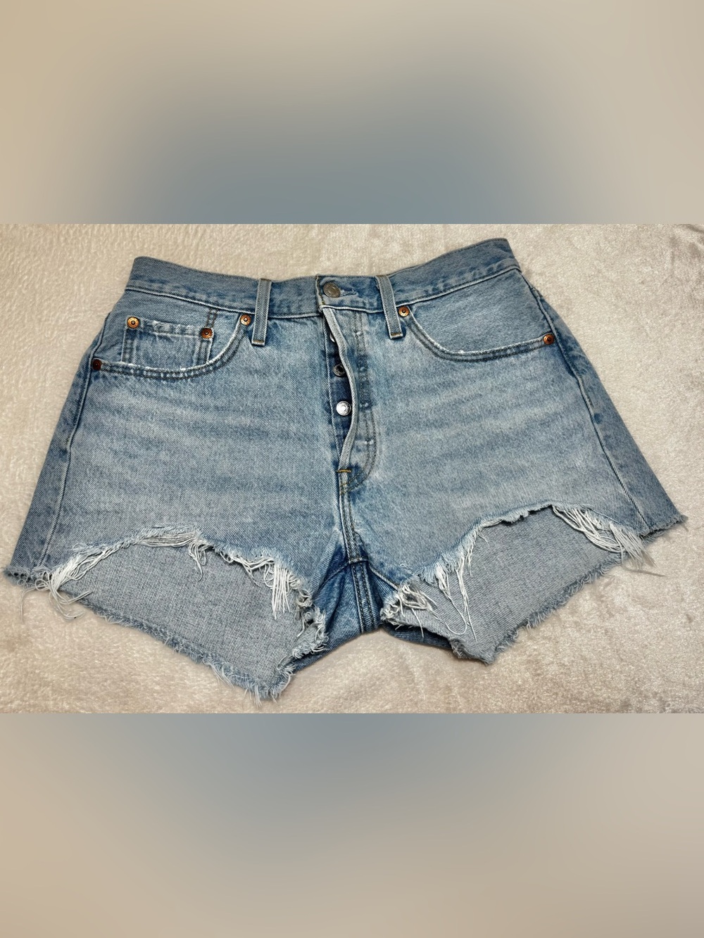 Levi's Original 501 Light Blue High-Rise Cutoff Denim Shorts Size 28 - Picture 3 of 13